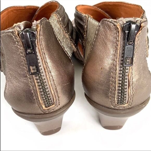 Like new Gentle Souls / Kenneth Cole
leather heels - Picture 4 of 8